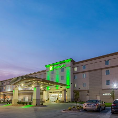 Holiday Inn Salina, An Ihg Hotel Exterior photo