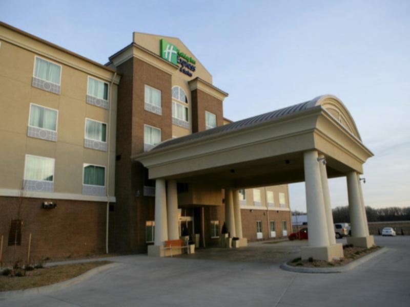 Holiday Inn Salina, An Ihg Hotel Exterior photo