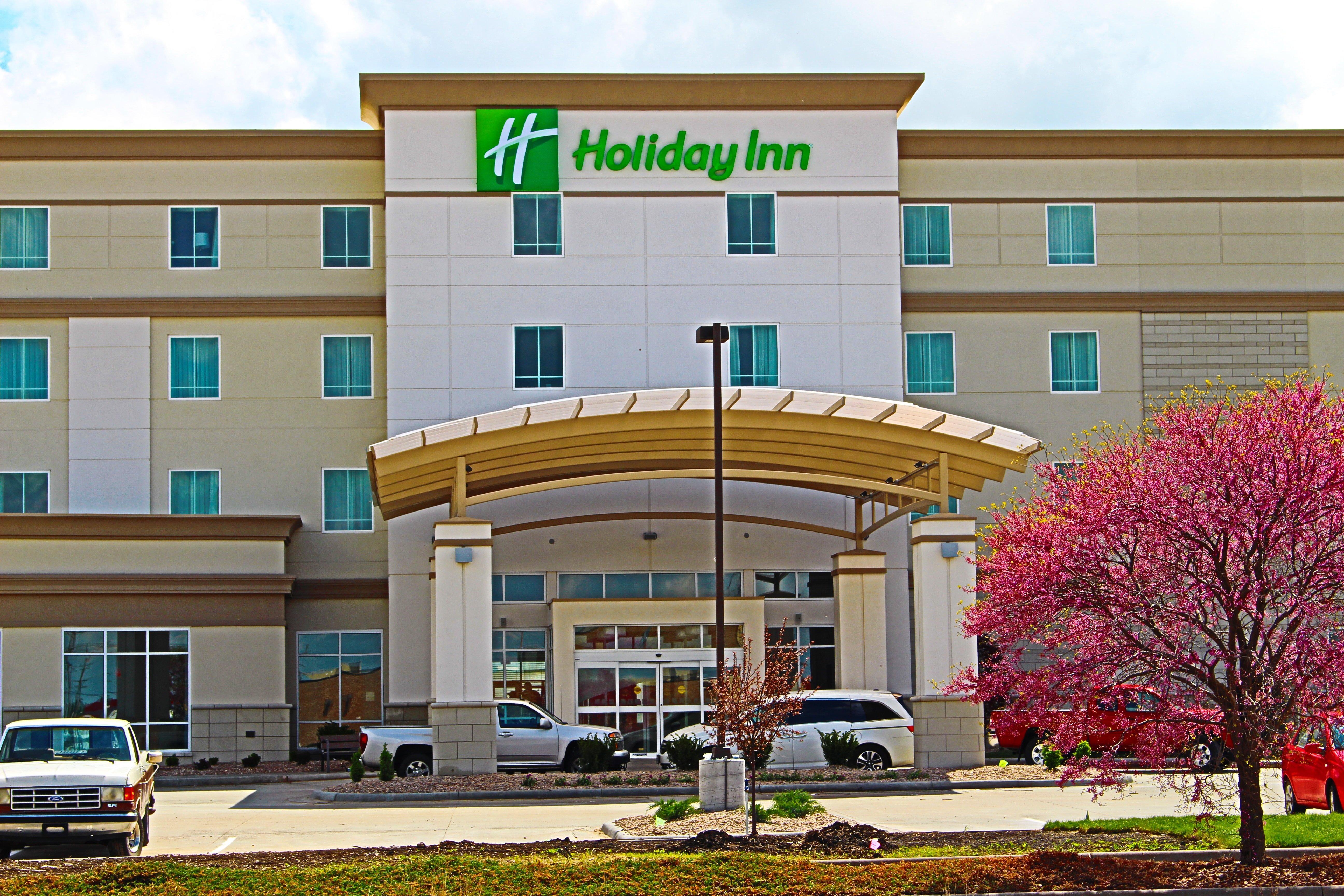 Holiday Inn Salina, An Ihg Hotel Exterior photo