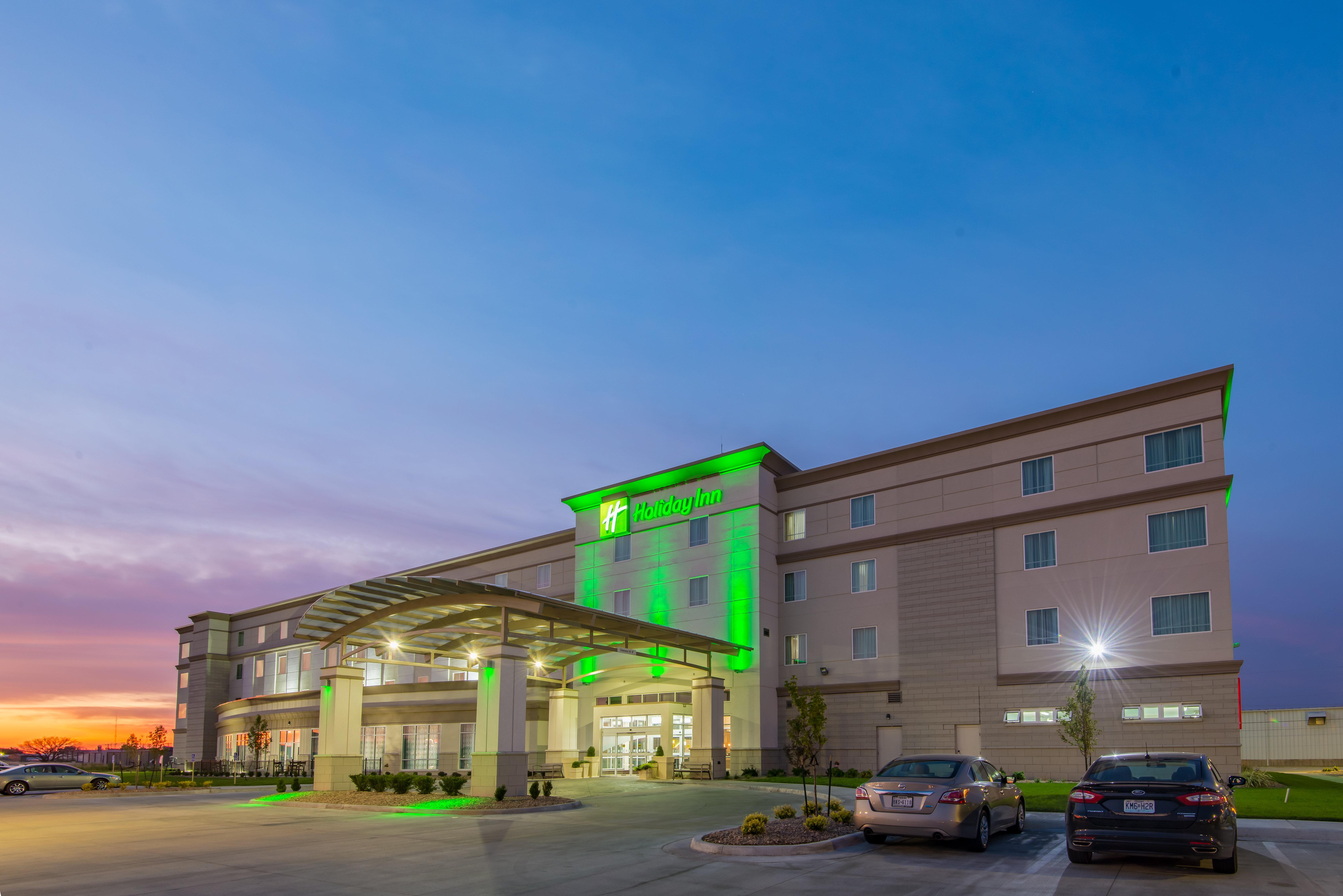 Holiday Inn Salina, An Ihg Hotel Exterior photo