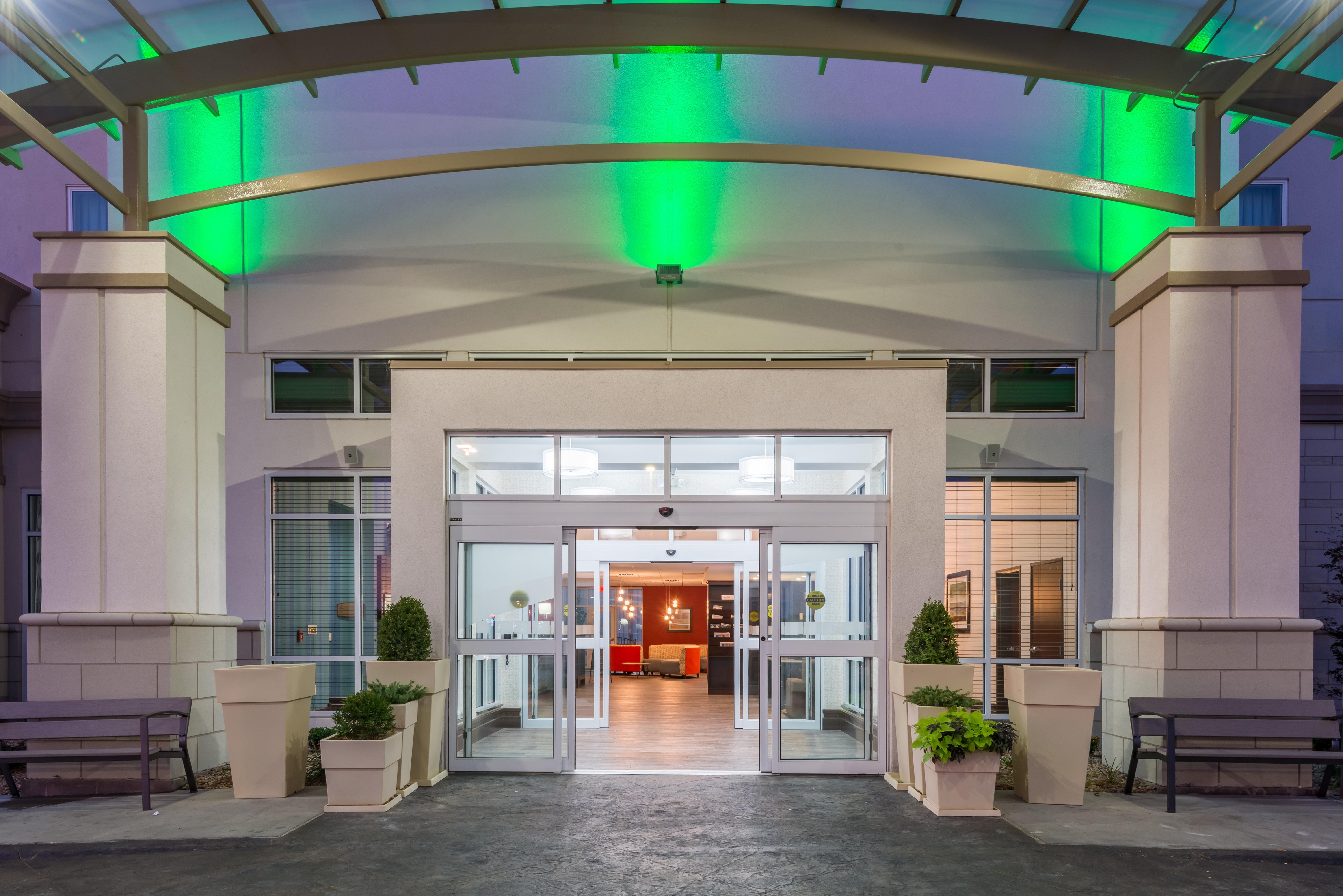 Holiday Inn Salina, An Ihg Hotel Exterior photo